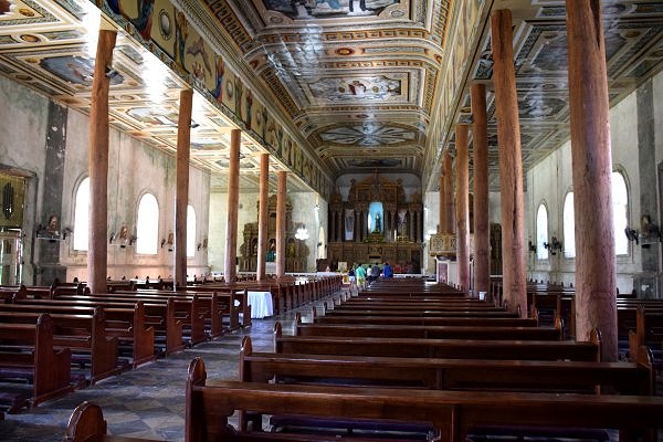 imposante Innendekoration der Sta. Monica Church auf Bohol
